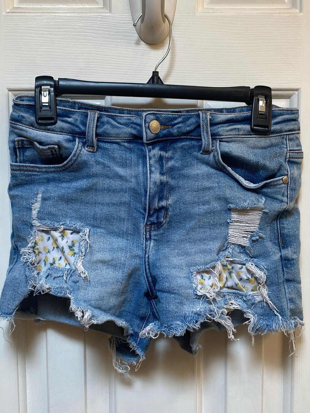 Judy Blue Distressed Light Blue Denim Short Shorts Lemons Daisy Dukes Medium VGC